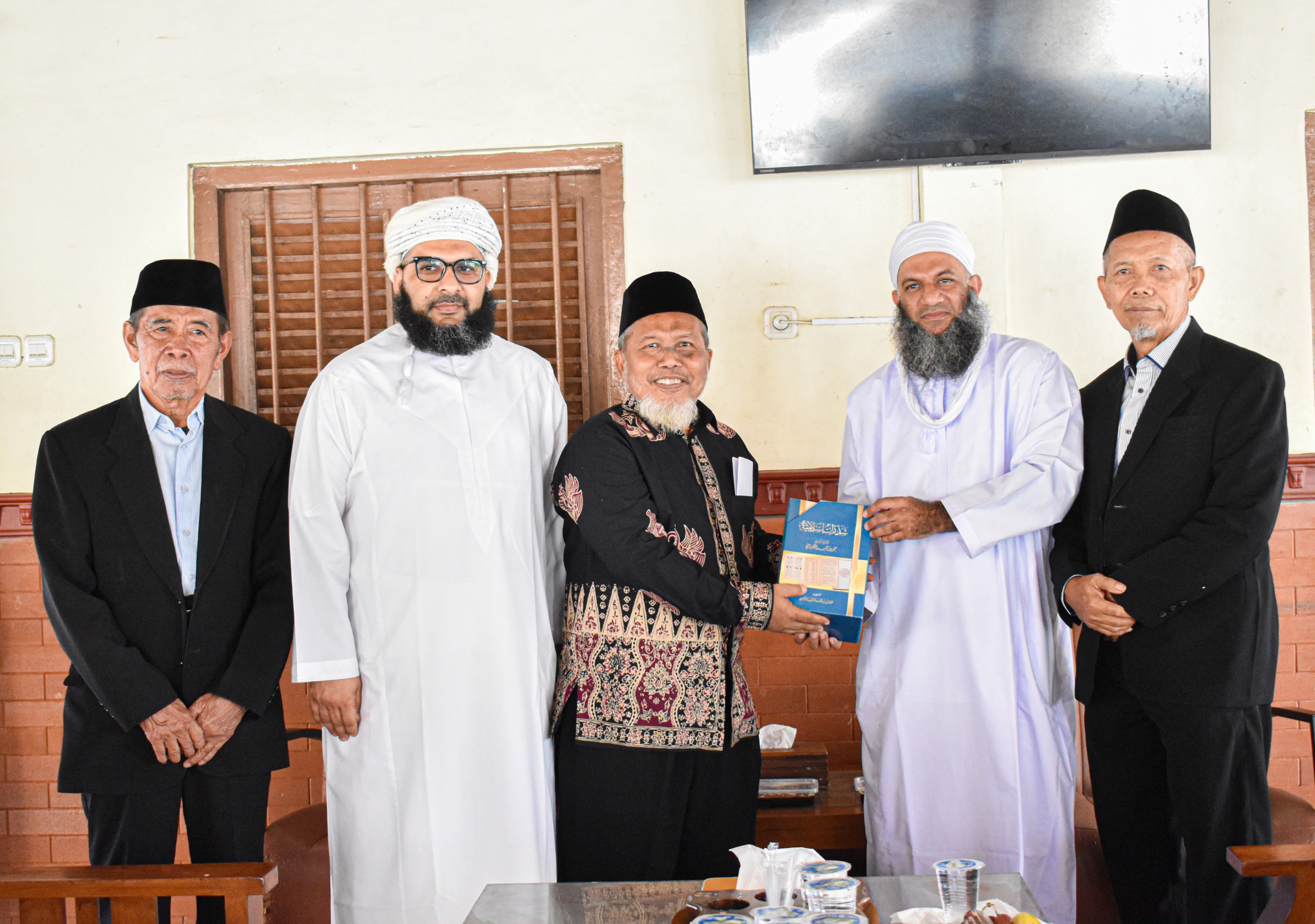 Masyayikh Kesultanan Oman Kunjungi Pondok Pesantren Wali Songo Ngabar